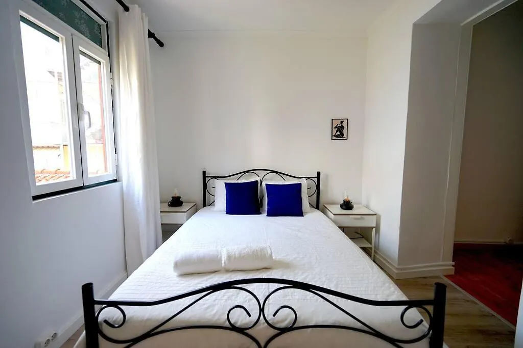 Cruz Cozy Apartment 1º Lisbon Portugal