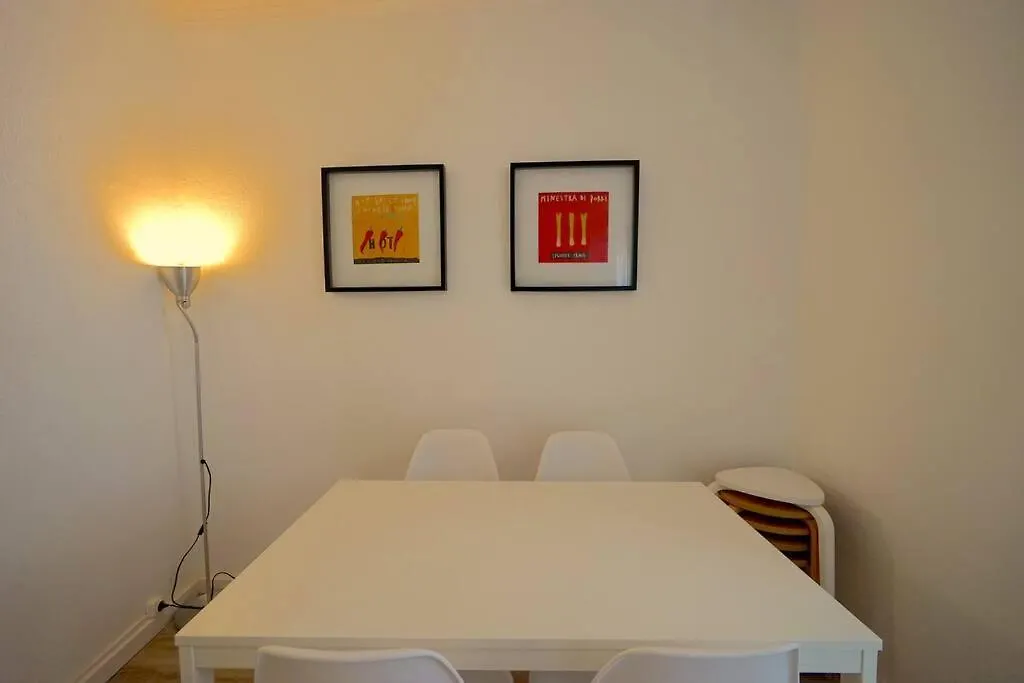 Cruz Cozy Apartment 1º Lisbon 0*,  Portugal